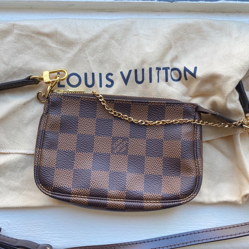 Hardly wear, deserves a good home!